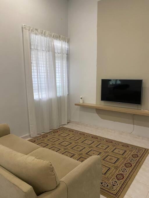 Home In Terengganu With Private Pool Kuala Terengganu Bagian luar foto