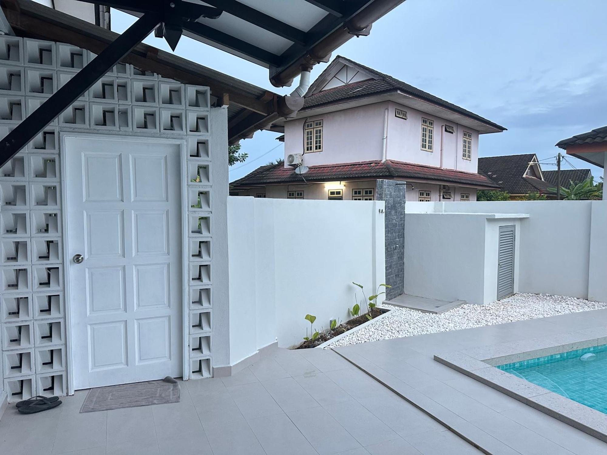 Home In Terengganu With Private Pool Kuala Terengganu Bagian luar foto
