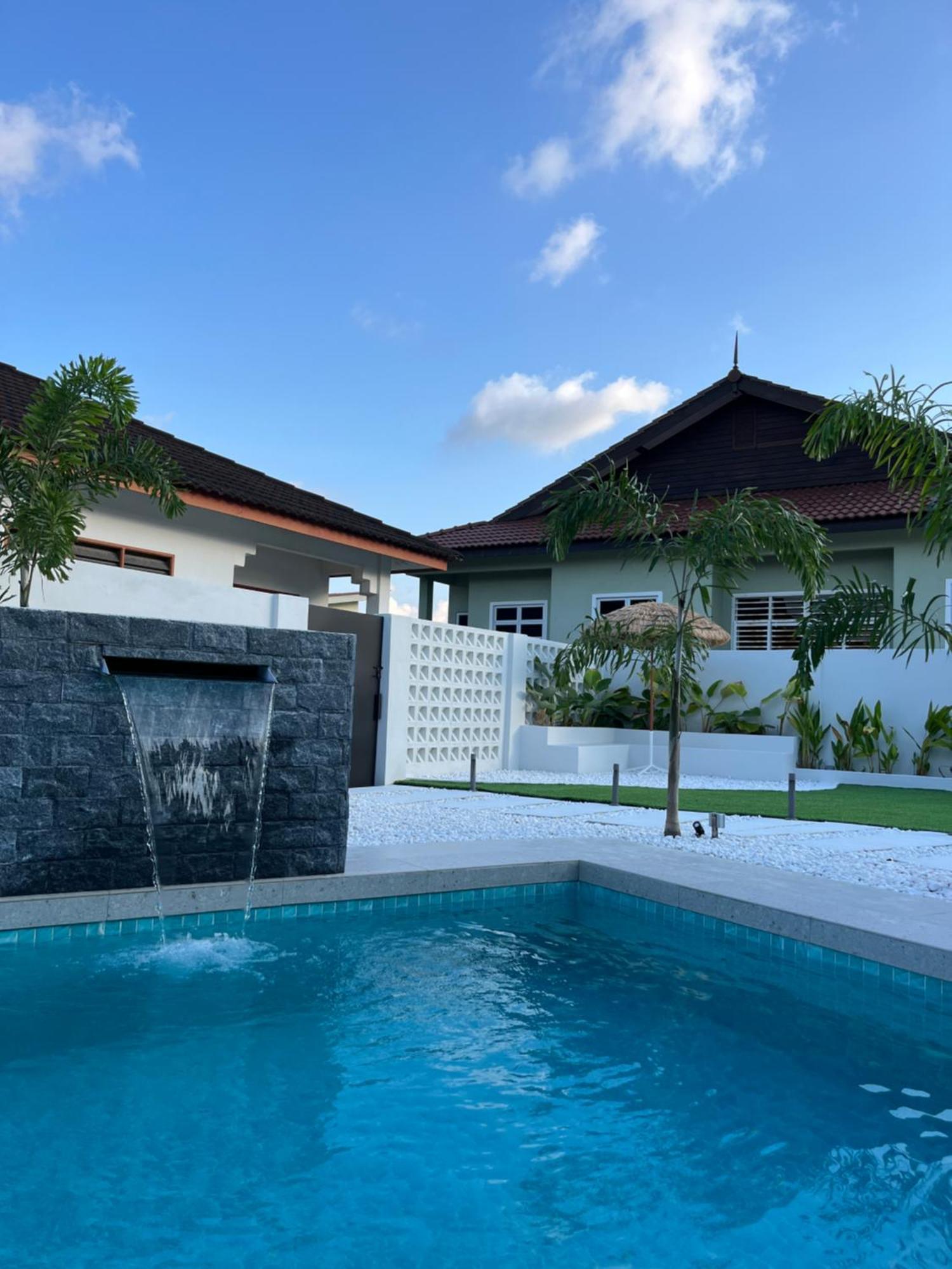 Home In Terengganu With Private Pool Kuala Terengganu Bagian luar foto