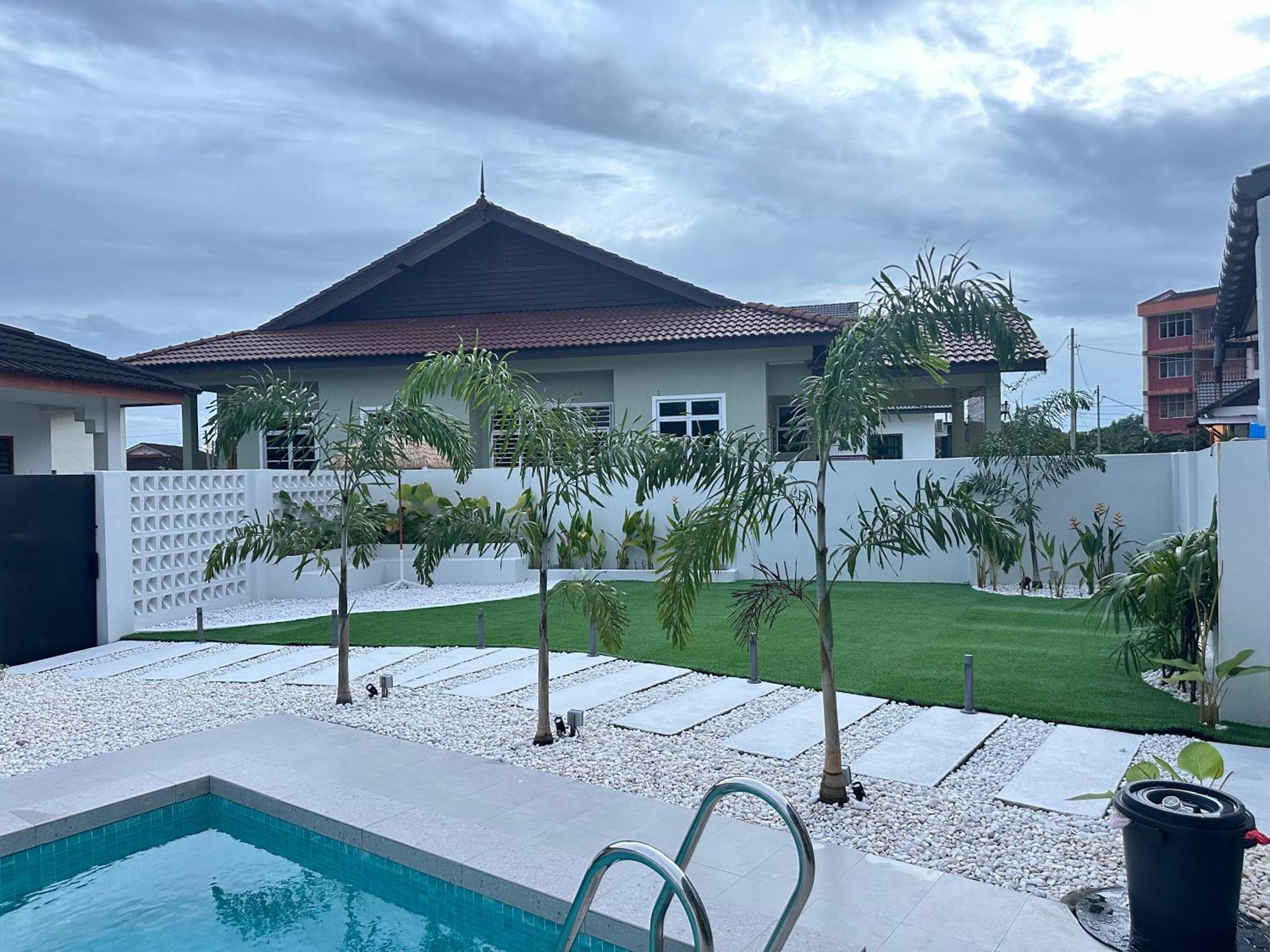 Home In Terengganu With Private Pool Kuala Terengganu Bagian luar foto