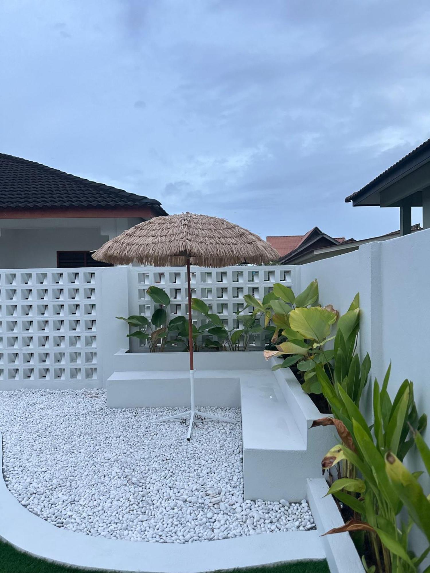 Home In Terengganu With Private Pool Kuala Terengganu Bagian luar foto
